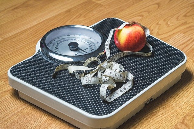Dieta nebo cvičení: Jak na štíhlý pas?